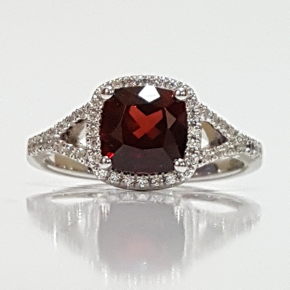 Natural Red Garnet & Sterling Silver Ring - Picture 8 of 8